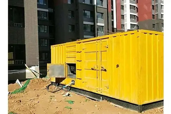 卫滨发电机租赁中燃油压力过低会对发动机的哪些部件造成损坏？