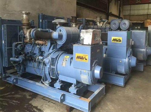 卫滨发电机组带负载降电压是什么原因照成的？