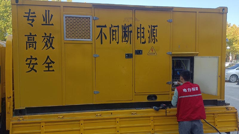 卫滨柴油发电机组和UPS电源配合使用时，如何避免切换过程中的电力中断？