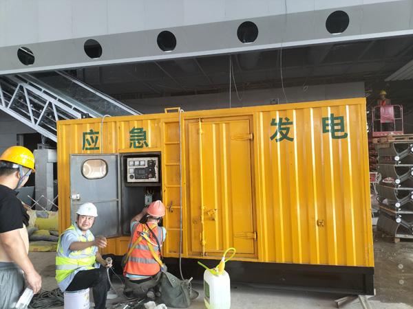 卫滨怎样判断空气滤清器是否需要更换？